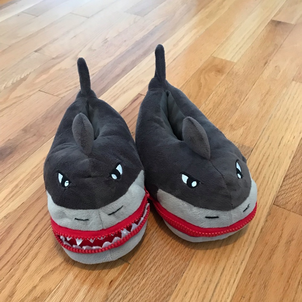 Boy’s Shark 🦈 Slippers Size 1 1/2 - 2 1/2